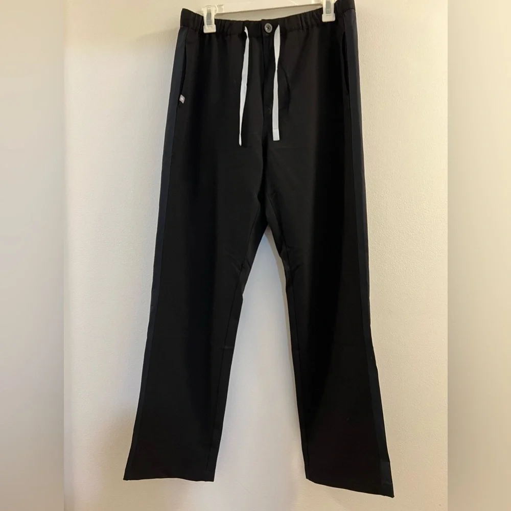 16. FIGS PISCO PANELED CLASSIC SCRUB PANT